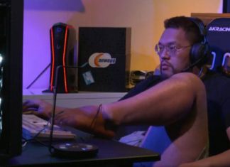Starcraft Finalini Ayağıyla Oynayan Oyuncu Olay Oldu